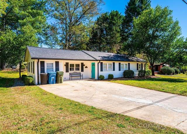 Property at 1378 8th St NW, Hickory, NC 28601, 2 beds, 1 bath