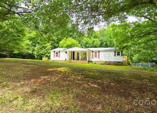 Property at 6140 Barclay Ln, Clover, SC 29710, 3 beds, 2 baths