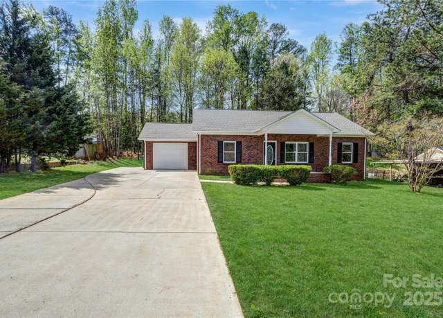 Property at 6549 Wesbrook Dr, Charlotte, NC 28214, 3 beds, 2 baths
