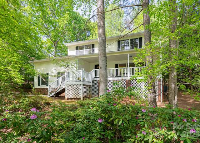Property at 3 Silverstone Dr, Asheville, NC 28805, 4 beds, 2.5 baths