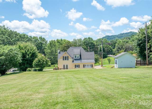 Property at 118 Robertson St, Burnsville, NC 28714, 4 beds, 2 baths
