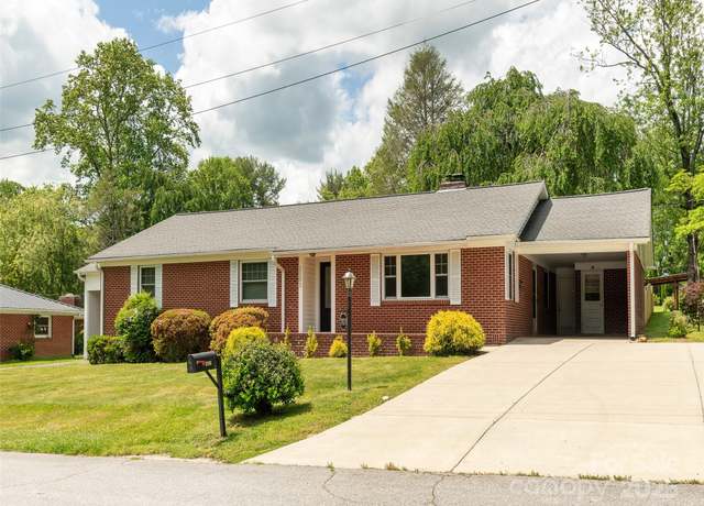 Property at 1101 Cherokee Dr, Hendersonville, NC 28739, 3 beds, 2 baths
