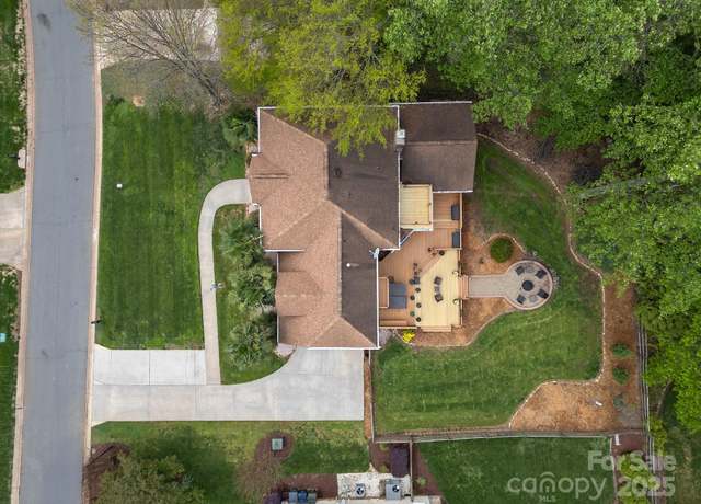 Property at 9009 Stourbridge Dr, Huntersville, NC 28078, 4 beds, 2.5 baths