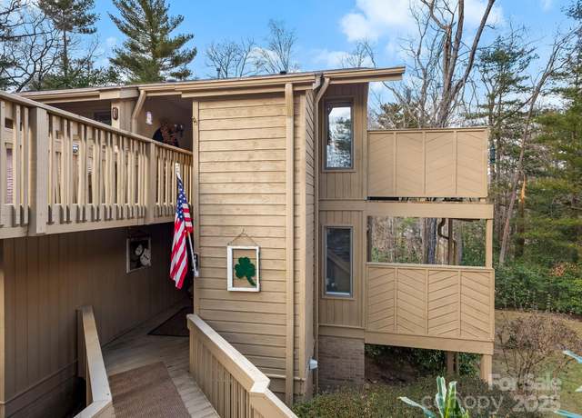 Property at 401 N Scarlet Oak Ln, Hendersonville, NC 28791, 2 beds, 2 baths