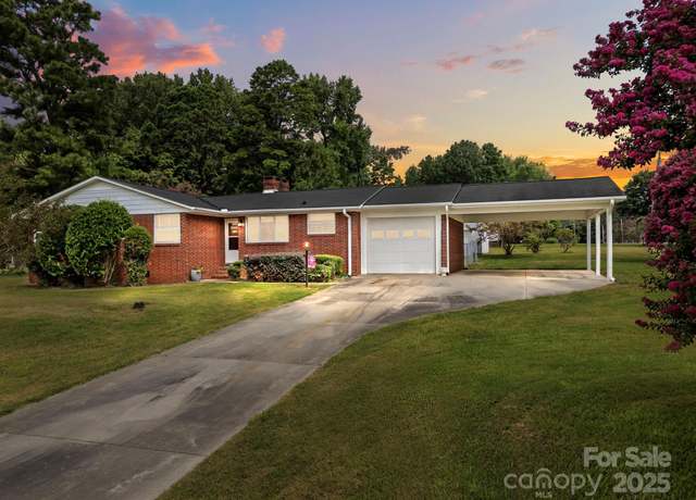 Property at 206 Fairfax Dr, Salisbury, NC 28146, 3 beds, 1.5 baths