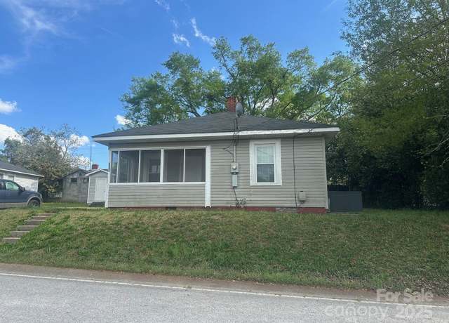 Property at 211 W 2nd St, Kershaw, SC 29067, 2 beds, 1 bath