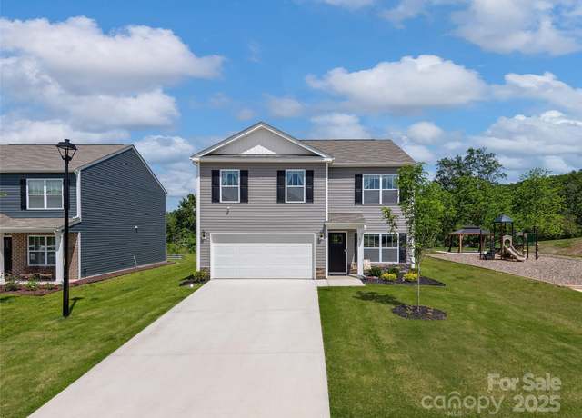 Property at 8 Madelyn Dr, Clyde, NC 28721, 4 beds, 2.5 baths