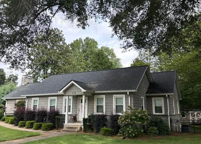 Property at 272 Ridgeway Ave, Statesville, NC 28677, 3 beds, 2 baths