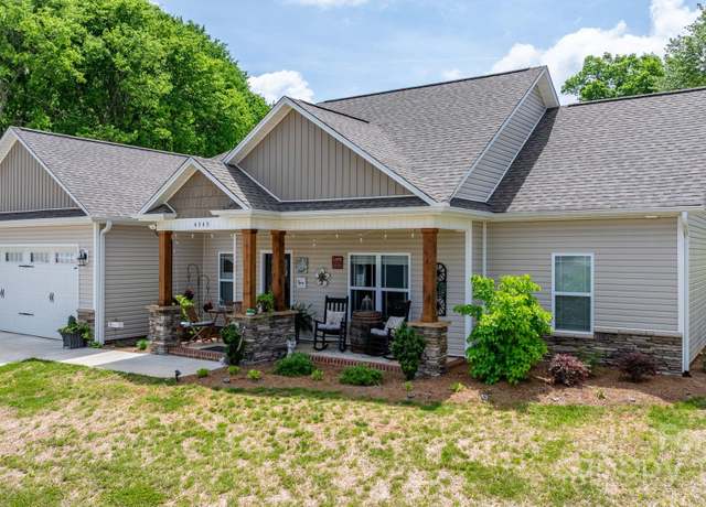 Property at 4949 Southview Dr, Hickory, NC 28602, 3 beds, 2 baths
