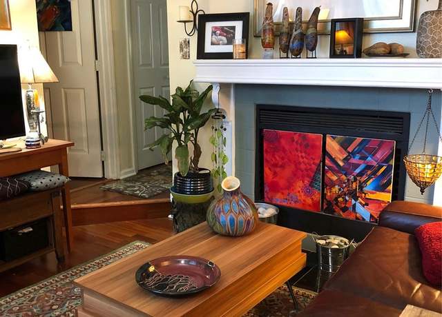 Property at 1101 E Morehead St #25, Charlotte, NC 28204, 2 beds, 1.5 baths