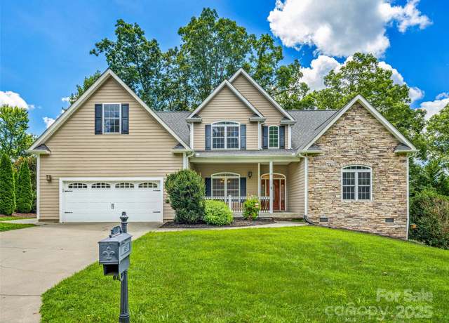 Property at 9 Foggy Glen Dr, Arden, NC 28704, 4 beds, 3.5 baths