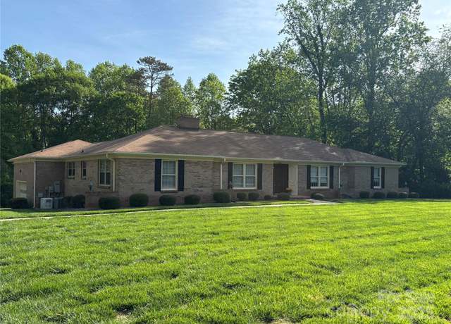 Property at 370 21st Ave NW, Hickory, NC 28601, 4 beds, 2.5 baths
