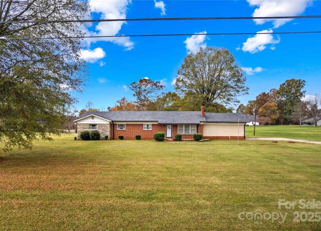 Property at 4501 Taylorsville Hwy, Statesville, NC 28625, 3 beds, 2 baths