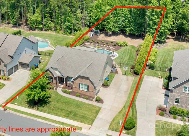Property at 1906 Pensco Pond Ct, Waxhaw, NC 28173, 6 beds, 3.5 baths