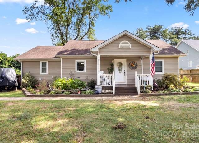 Property at 7929 Mountain Shore Dr, Sherrills Ford, NC 28673, 3 beds, 2 baths
