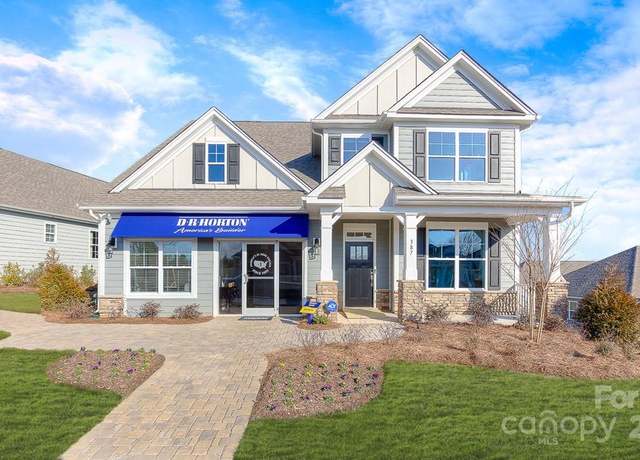 Property at 9 Thornberry Rd, Hendersonville, NC 28792, 4 beds, 3.5 baths