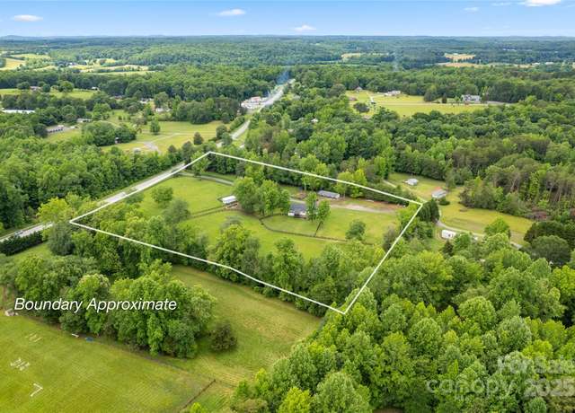 Property at 94 Jamestown Ln, Columbus, NC 28722, 3 beds, 2 baths