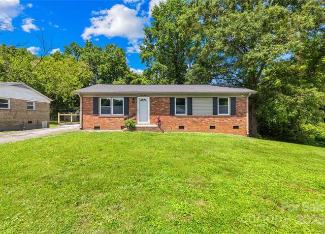 Property at 911 Briarwood Dr, Dallas, NC 28034, 3 beds, 2 baths