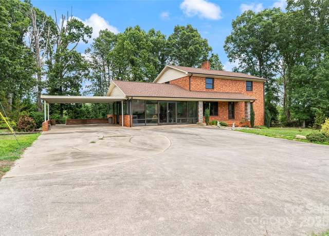 Property at 107 Dale Cir, Morganton, NC 28655, 4 beds, 2 baths