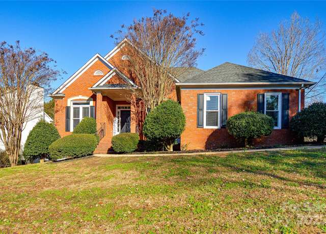 Property at 5839 Painted Fern Ct, Charlotte, NC 28269, 3 beds, 2 baths