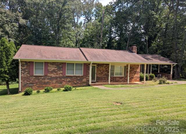 Property at 901 S 14th St, Bessemer City, NC 28016, 3 beds, 2 baths