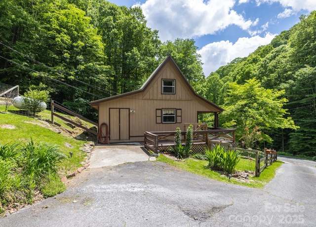 Property at 1010 & 1014 Melton Branch Rd, Bakersville, NC 28705, 3 beds, 3 baths