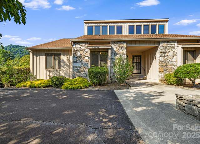 Property at 25 Westridge Ct, Hendersonville, NC 28791, 3 beds, 3 baths