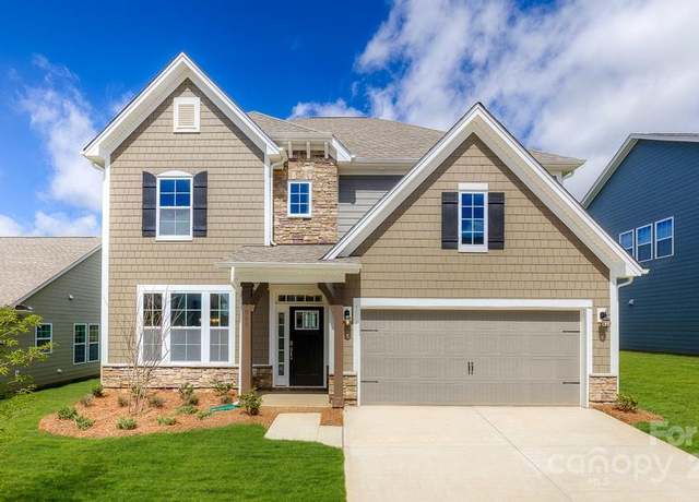 Property at 546 Fox Cove Rd, Hendersonville, NC 28792, 5 beds, 4 baths