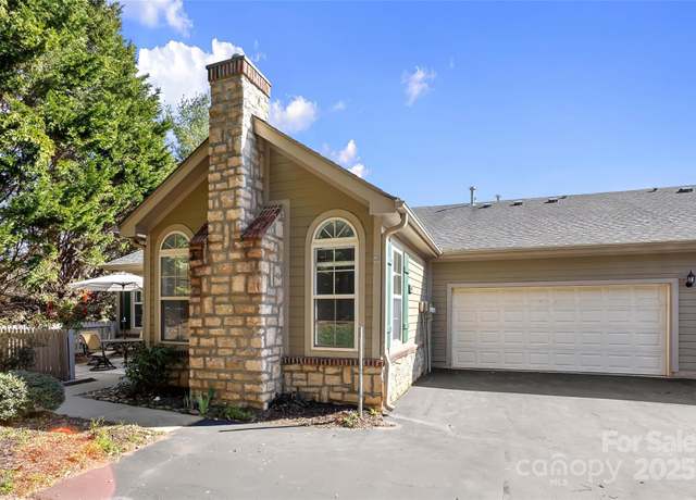 Property at 17 Outlook Cir, Swannanoa, NC 28778, 2 beds, 2 baths