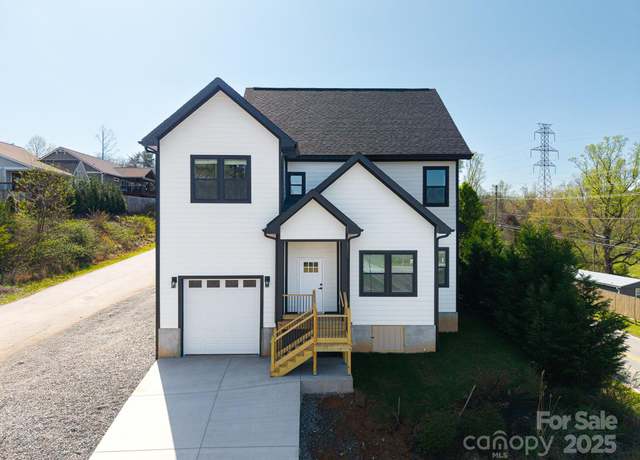 Property at 3 Weather Wood Dr, Arden, NC 28704, 3 beds, 2.5 baths