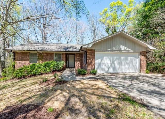 Property at 207 Trappers Trl, Hendersonville, NC 28739, 3 beds, 2 baths