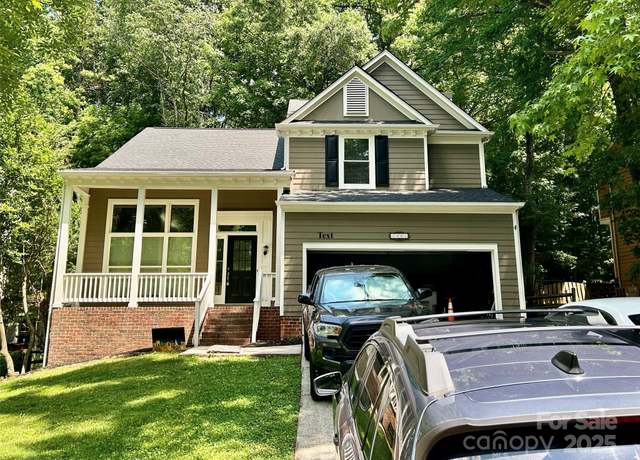 Property at 7401 Kinsmore Ln, Charlotte, NC 28269, 4 beds, 2.5 baths