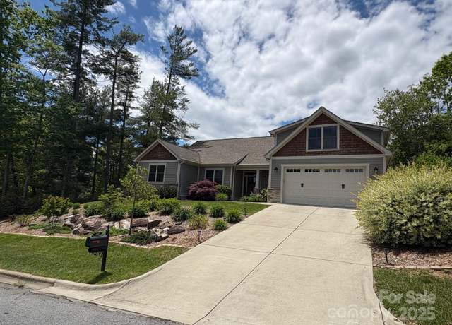 Property at 140 Shadowleaf Dr, Hendersonville, NC 28739, 3 beds, 2 baths