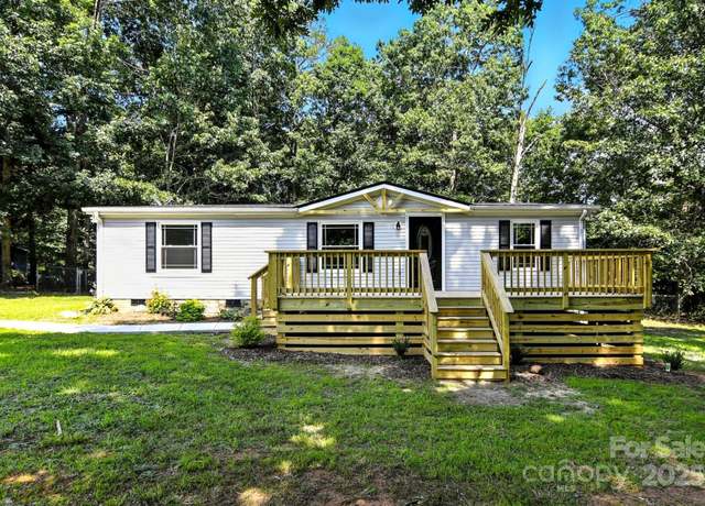 Property at 2734 Orangewood Ln, Newton, NC 28658, 3 beds, 2 baths