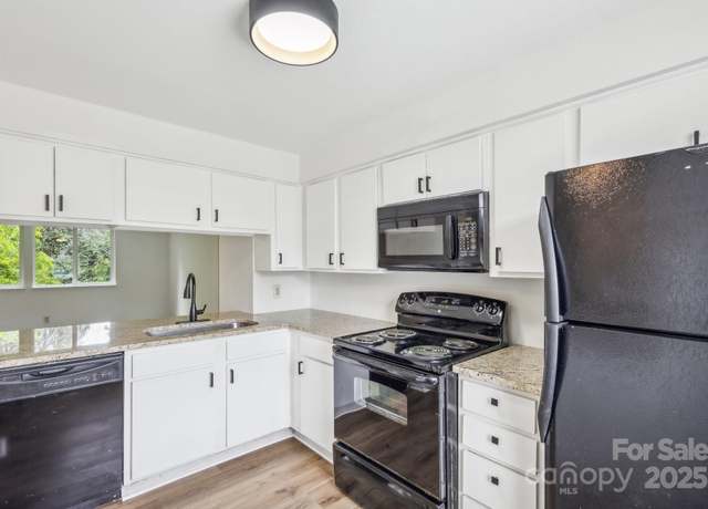 Property at 9424 Lexington Cir Unit F, Charlotte, NC 28213, 3 beds, 2 baths