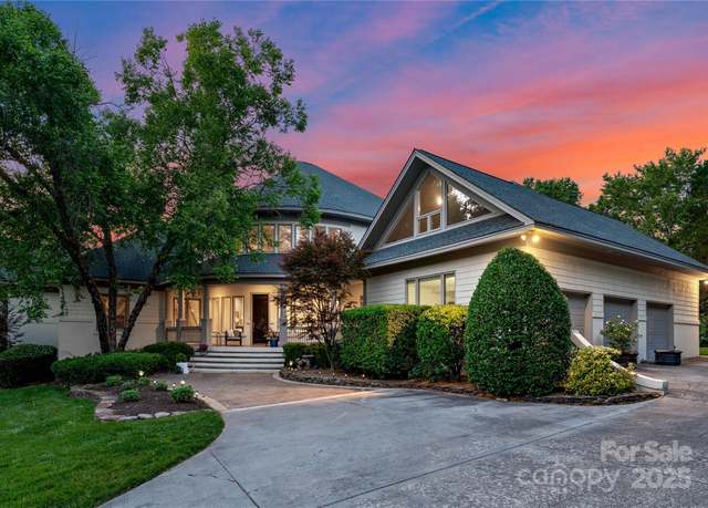 Property at 8813 Covey Rise Ct, Charlotte, NC 28226, 5 beds, 4.5 baths