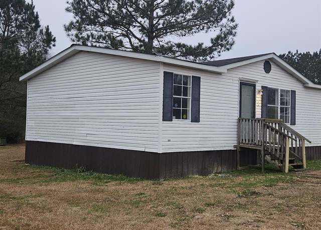 Property at 160 Fairfield Dr E, Whiteville, NC 28472, 3 beds, 2 baths