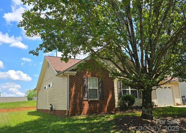 Property at 6902 Vernon Wood Ln, Charlotte, NC 28262, 3 beds, 2 baths