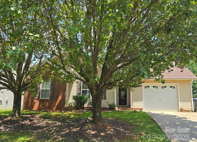 Property at 6902 Vernon Wood Ln, Charlotte, NC 28262, 3 beds, 2 baths