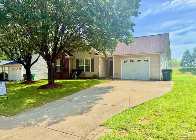 Property at 6902 Vernon Wood Ln, Charlotte, NC 28262, 3 beds, 2 baths