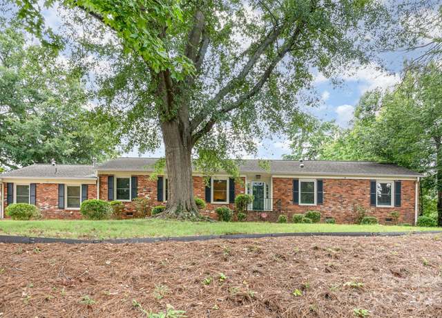Property at 1925 Montclair Ave, Gastonia, NC 28054, 3 beds, 2.5 baths
