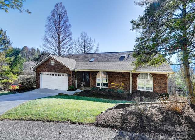 Property at 156 Circle Top Dr, Hendersonville, NC 28739, 3 beds, 3 baths