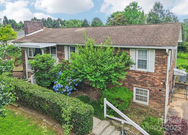 Property at 403 Crest Rd, East Flat Rock, NC 28726, 3 beds, 2.5 baths