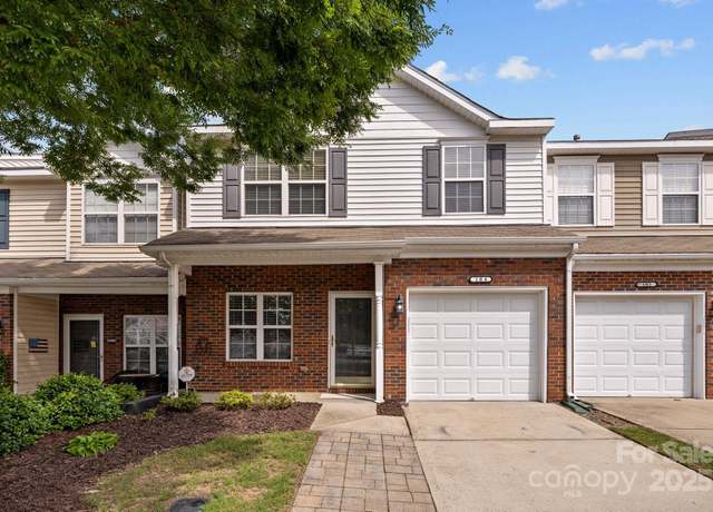 Property at 104 Clydesdale Ct, Matthews, NC 28104, 2 beds, 2.5 baths