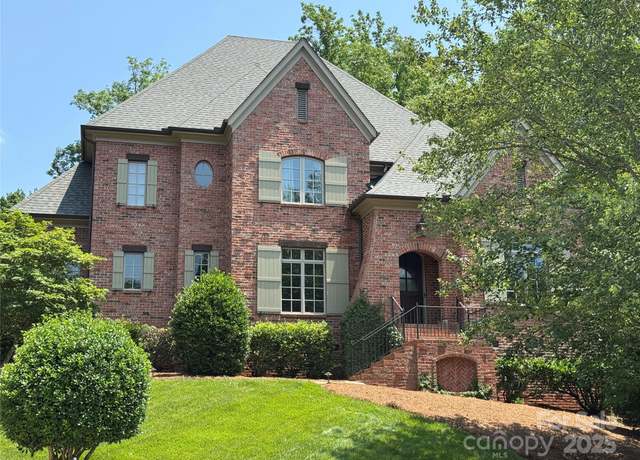 Property at 817 Arborfield Dr, Matthews, NC 28105, 4 beds, 3.5 baths