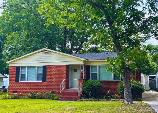 Property at 208 S Thompson St, Monroe, NC 28112, 2 beds, 1.5 baths