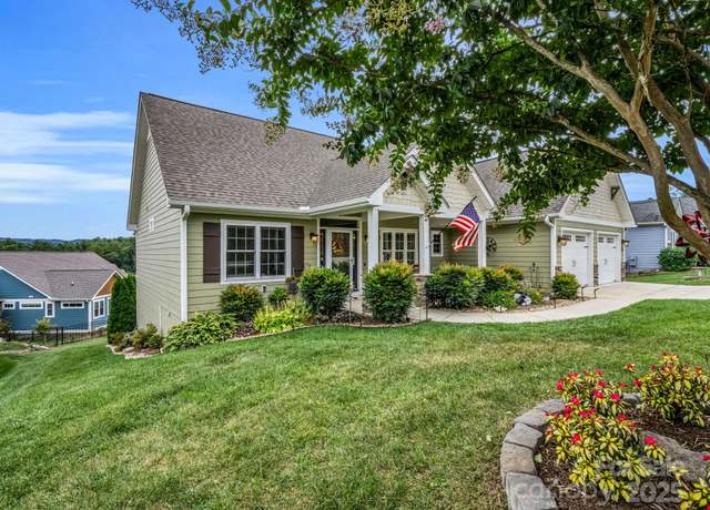 Property at 154 N Anvil Ave, Hendersonville, NC 28792, 4 beds, 3 baths