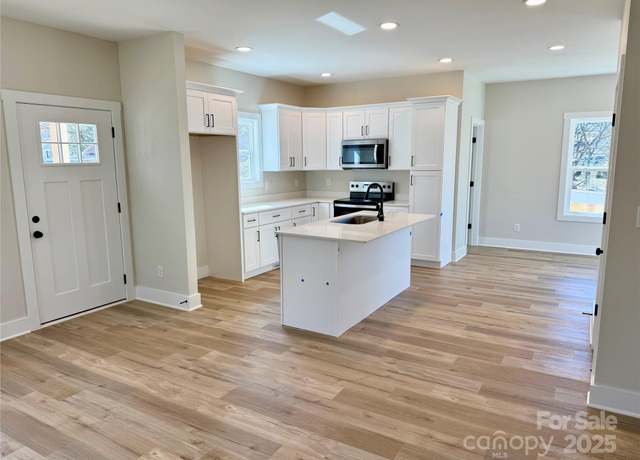 Property at 620 Granite Ave, Gastonia, NC 28052, 3 beds, 2.5 baths