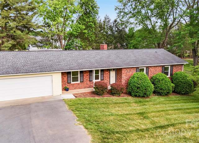 Property at 326 N Greenbriar Rd, Statesville, NC 28625, 3 beds, 2.5 baths