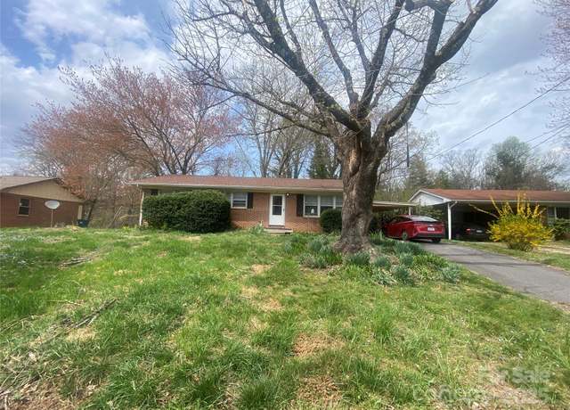 Property at 21 Birchwood Ln, Asheville, NC 28805, 3 beds, 2 baths